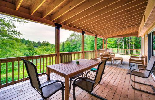 Expansive Wilmot Escape with Deck Near Skiing! - Foto 30