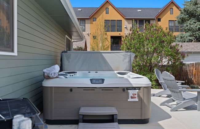 Spirit of the Rockies - Private Backyard & Hot Tub - Foto 30