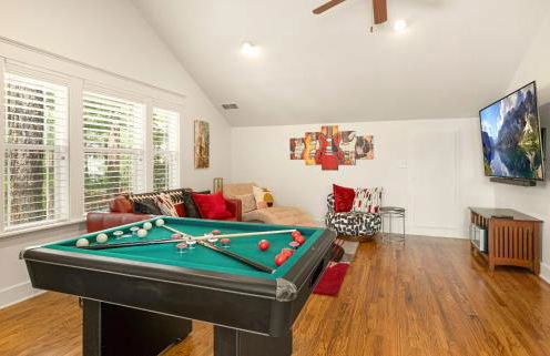 Ponderosa Escape Stunning Location Incredible Game Room Urban Trail System AC EV-charger - Photo 3