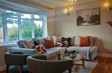 M54 Luxury Escape Sleeps 7- 4 Beds Off M54 - Driveway Parking- RAF Cosford Telford Albrighton Oxley Staffordshire -JLR Wolves Stafford I54 Business Park- 10 Mins to M6- 45 Mins to NEC and BHX Airport Regular & Long Work Stays available - Samina- ARZ Stays - Foto 18