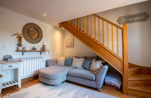 Apple Tree Cottage - Cosy 2 Bed with Deluxe HOT TUB & Log Burner - Photo 19