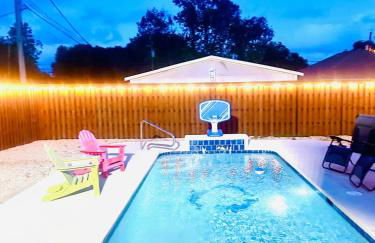 Lion of the Beach - Photo 3