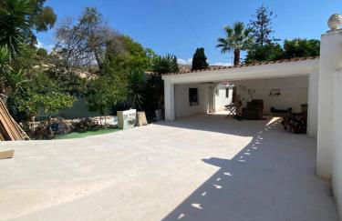 Mediterranean Villa - Private Pool , Garden & BBQ - Photo 9