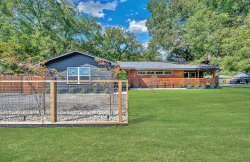 New-The Mod Poppy Large home 10 minutes from it all - Photo 54