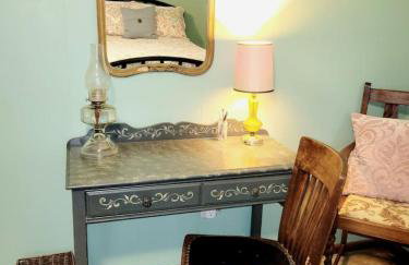 TJs Escape Landmark Oak Tree 1mile2river - Foto 25