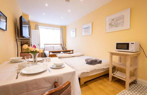 London VEGETARIAN Smoke & Pet Free En-suite with EV parking - Foto 11