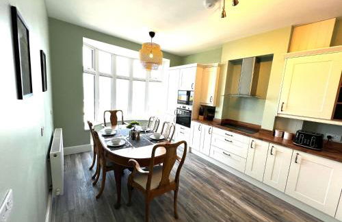 Smugglers - Sea Front - Parking - Sea Views - Balcony - 2 luxury kingsize beds - Foto 5