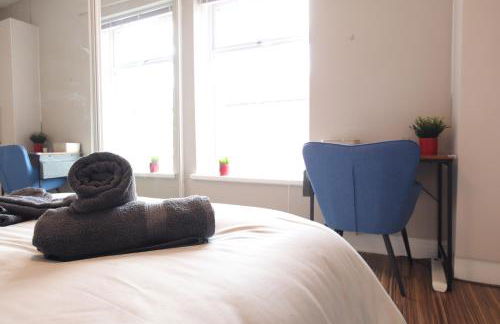 2-Bedroom, Free Parking, High Speed Wi-Fi, Swinton Manchester - Foto 9