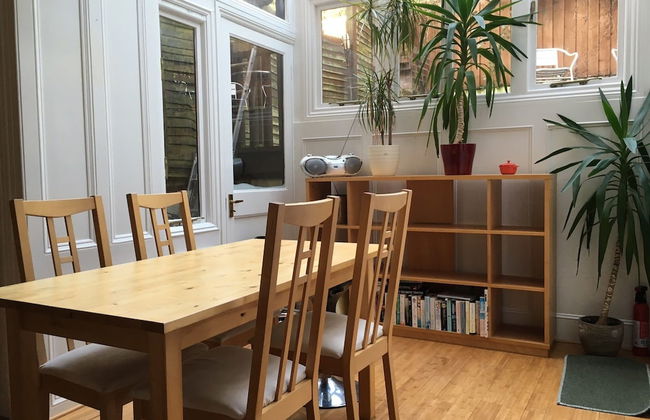 Beach Front 2-bed Apartment With Deck & BBQ - Foto 16