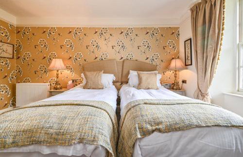 The Town House at Muntham- Luxury Holiday Home with Hot Tub - Photo 60