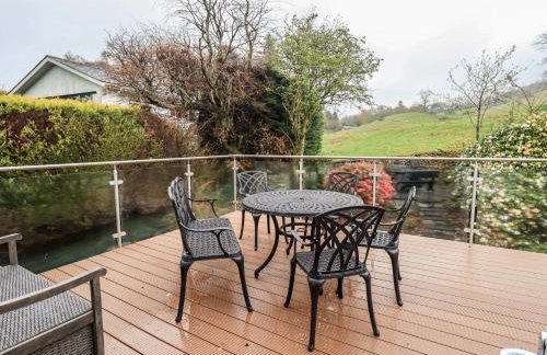 Striding Home - Photo 3