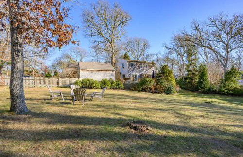 Cozy Cape Retreat with Fenced Yard Fire Pit - Foto 36