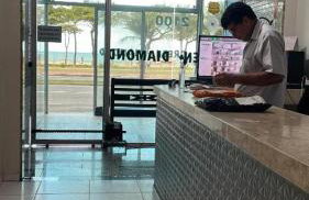 Flat Frente Mar com Varanda - Foto 16