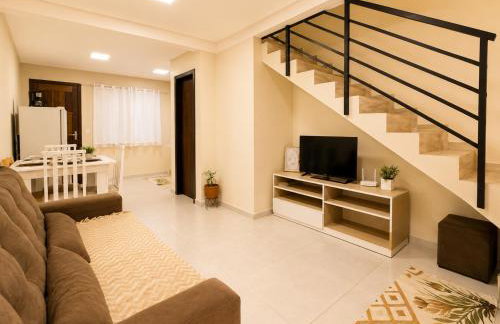 Casa moderna com garagem perto do aeroporto - Foto 1
