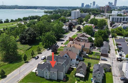 Riverview Walk to Falls Newly Renovated 4 BDRMS - Foto 2