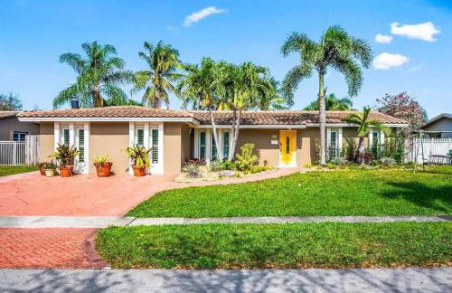 Inactive 193 Modern, 4B&3B with Pool and Lake - Foto 14