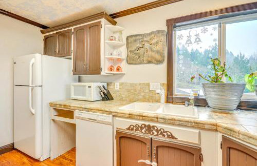 4 Mi to Sandy River Access Studio with Mtn Views! - Photo 9