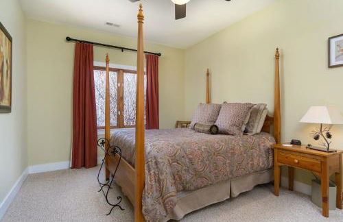 Fireside Retreat Hot Tub, Game Area, Fire Pit & Mountaintop Views! - Foto 38