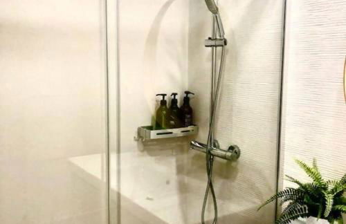 NUEVO! Con piscina a 2 minutos estación tren AVE. - Foto 37