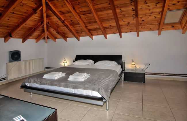 Incredible Large Villa In Paphos Sleeps 14 Children Pool, Jacuzzi, Huge Garden - Foto 9