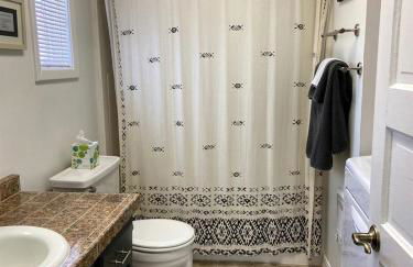 Charming Downtown Cottage with Porch & Backyard Retreat near Beaverhead River in Dillon, Montana - Foto 19