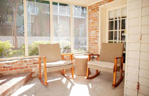 2 Blocks to riverfront | 48" Firepit | Turf Yard - Foto 15