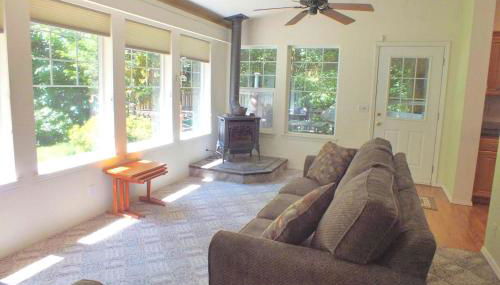 Peaceful Family Cabin on Beautiful Property, Plenty of Hiking and Fishing, 20 minutes from the coast, bordering Siuslaw National Forest, Oregon - Foto 2