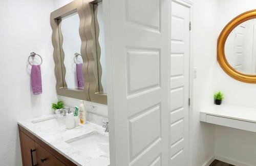 Arlington Entertainment District Home Purple Door - Foto 9