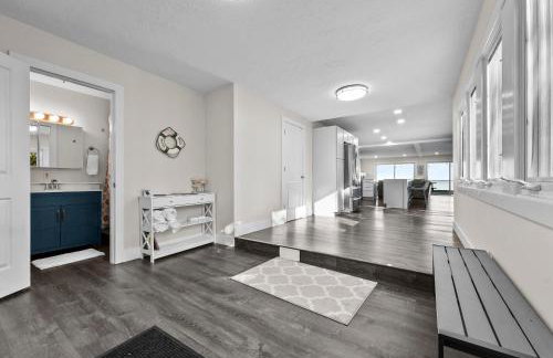 Lakefront - Spacious Family Getaway with Dock! - Foto 37