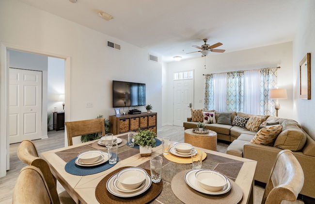 Near Theme Parks! Gorgeous 3 BR Town Home, Splash Park, Pool, Lake, And More! - Foto 1