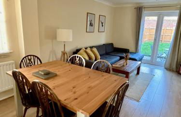 Guildford Townhouse with Parking - Foto 24