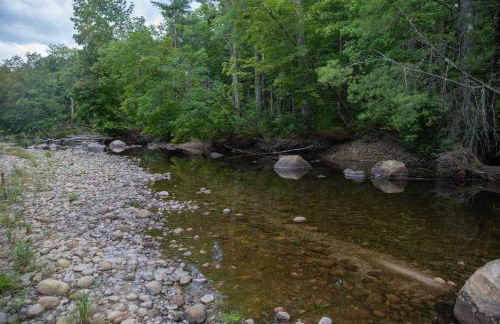 Cozy Luxury Cabin w Hot Tub, Fire Pit, King Bed - Foto 49
