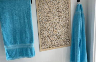 TINY-HOUSE mit Alpen- Stadt- und Poolblick , WLAN - Foto 9