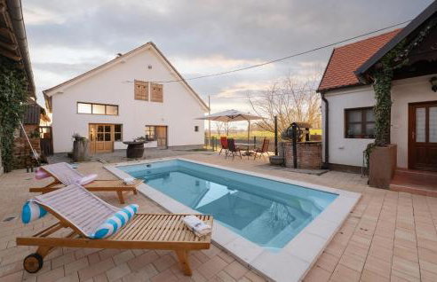 Awesome Home In Martinska Ves - Foto 1