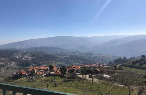 Douro vineyards and Mountains - Foto 1