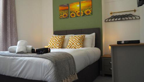 4 Bed - Parking - Close to M4 - Ideal for Work - Foto 1