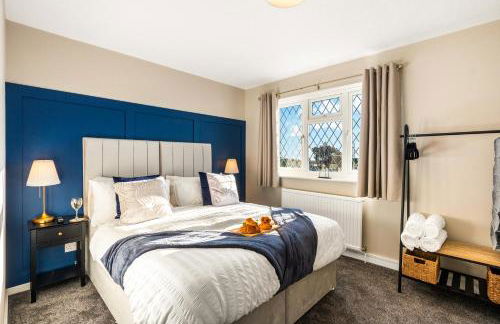 Spacious 5-Bedroom Home, Accommodates 10, Fast Wi-Fi & Parking Included - Foto 1