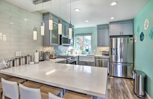 Waterfront Huntington Beach Condo with Fire Pit - Foto 7