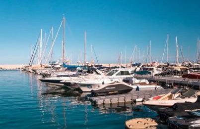 Luxury beachfront apartment with pool, sauna, fitness and gym in province Malaga, Andalusia - Photo 40