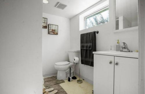 Entire Spacious Home Near DC - Photo 36