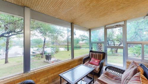 Wonderful Lakefront Home with Yard, Water Views, Central AC, WiFi, Private W/D - Foto 4