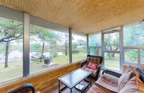 Wonderful Lakefront Home with Yard, Water Views, Central AC, WiFi, Private W/D - Foto 6