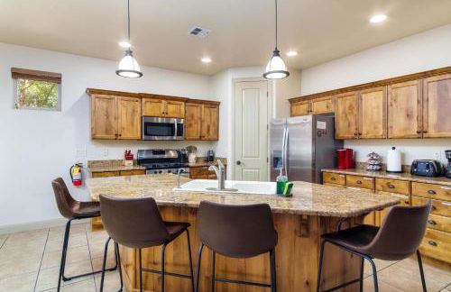 A super variety of games, golf carts, & unique decor near Zion National Park! - Foto 12