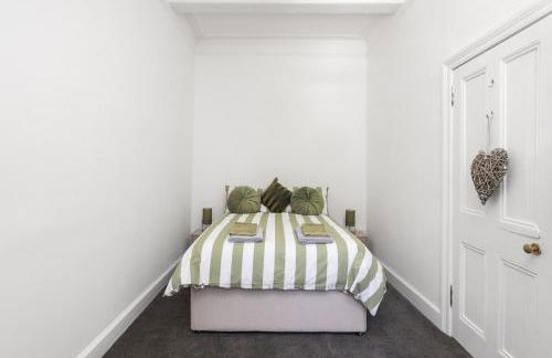 Sleek Canalside Stay in Edinburgh - Foto 7