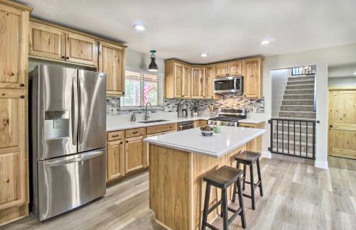 Family Cabin with Game Room! 32 Mi to Sunrise Resort - Foto 8