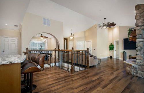 New Luxury 5BR Cabin in Pine Mountain Lake! 1 Minute to Beach! Massage Chair! Close to Yosemite! Perfect for Retreats and Escapes All Seasons! - Foto 28