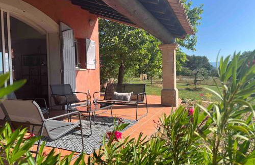 Proche Roussillon, La villa rouge Luberon, piscine chauffée, climatisation et vue Luberon - Foto 7