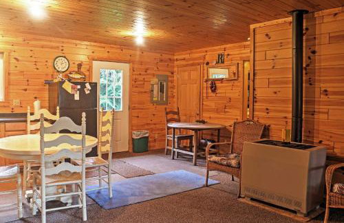 Gould City Lakefront Hideaway with Dock and Rowboat! - Foto 9