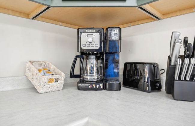 Tranquil Cozy 3br Home With Deck & Bbq 3 Bedroom Home by RedAwning - Photo 22