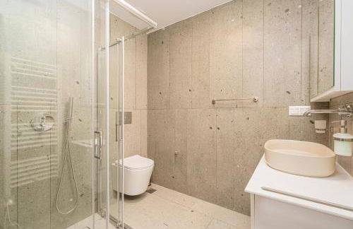 Bright & Contemporary Home with Balcony in Vibrant Piraeus - Foto 5